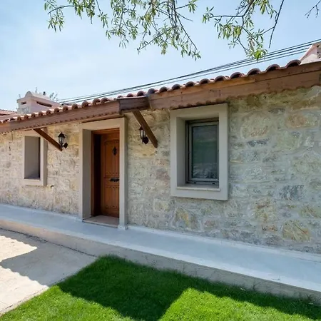 Dom wakacyjny Stone Mini House *